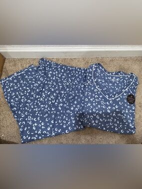 “New” Cuddle Duds Blue Leopard Print Pajama Set sizeS